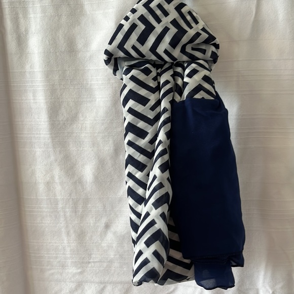 Navy blue and white scarf NWT - Picture 2 of 2